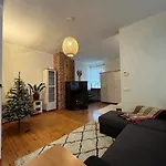 Daire Cozy Flat With Fireplace