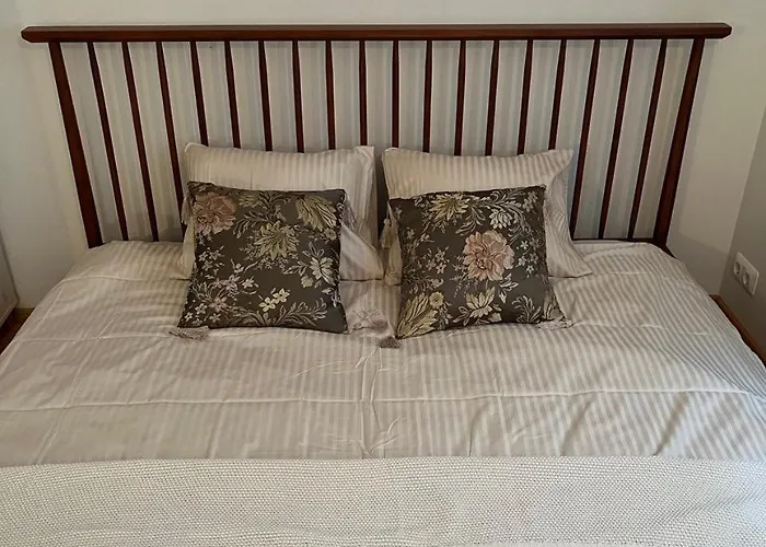 Cozy Flat With Fireplace *